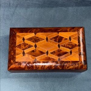 Lower Price!!!Beautiful Wooden Geometric Patterned Box